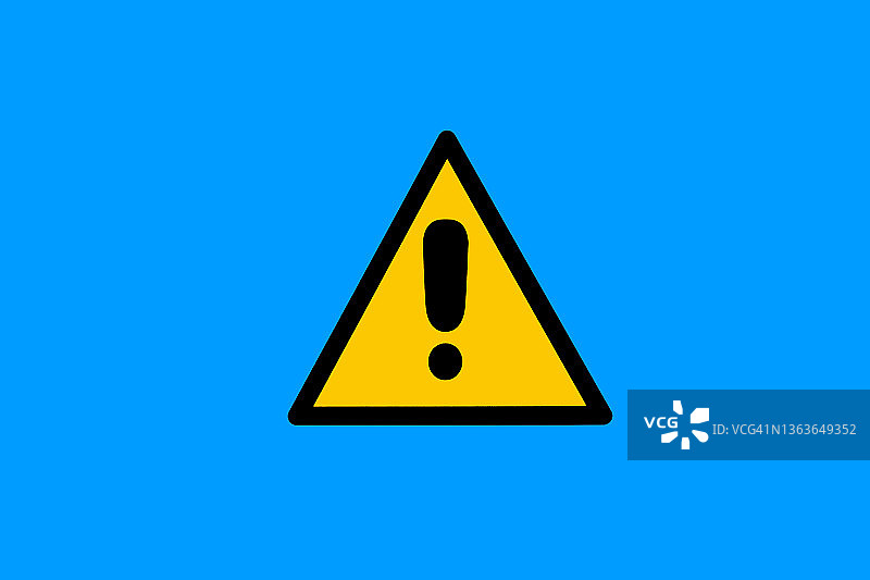 蓝底黄色黑边感叹号三角形警示牌：注意危险图片素材