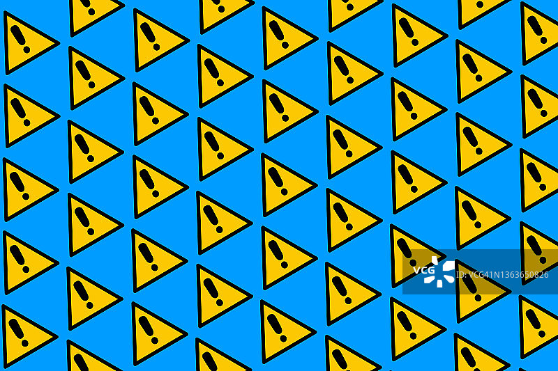 蓝色背景上的黄色和黑色感叹号三角形警示牌图案。危险、风险、谨慎、注意、路标和小心概念图片素材