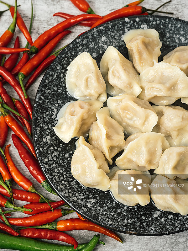 石板上的饺子图片素材