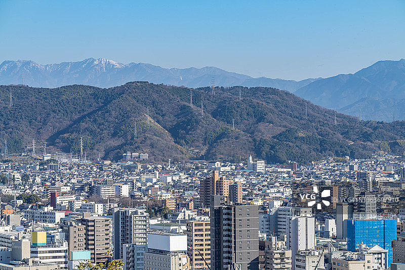 日本爱媛石锤山与松山市雪景图片素材