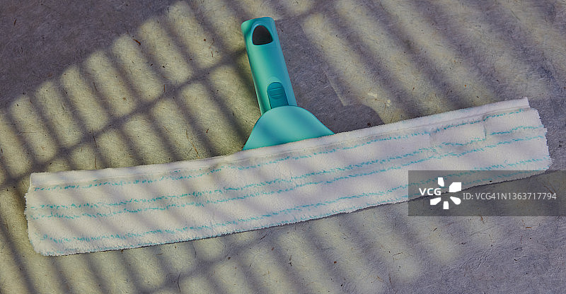 带拖把的刮水器图片素材