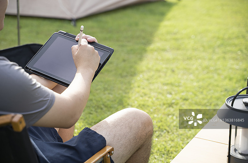 度假中的男人们图片素材