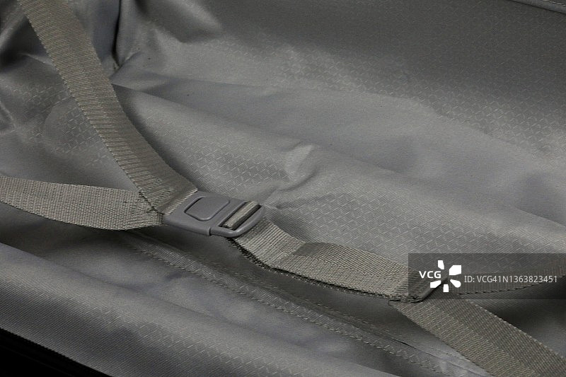 打开的旅行者行李图片素材