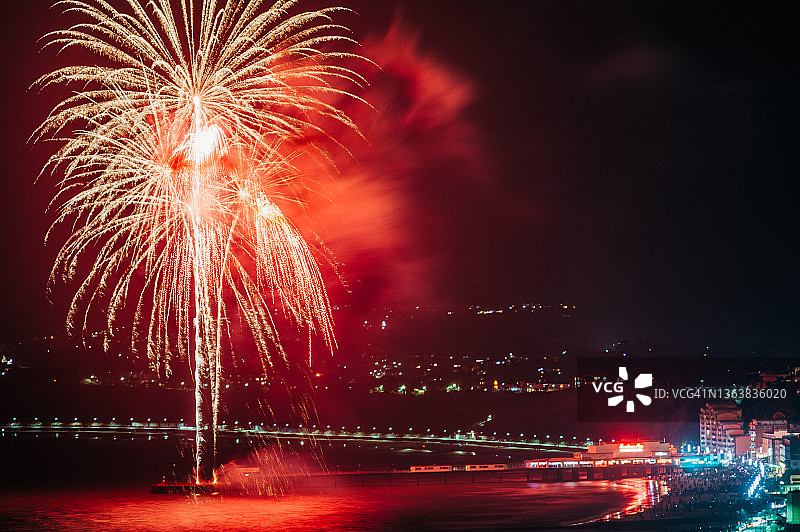 桑当码头的新年烟花图片素材