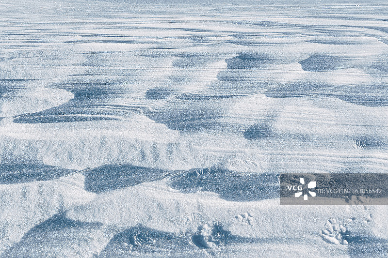 风形成的抽象雪波纹，自然纹理图案图片素材