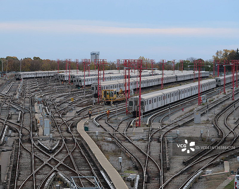 铁路车辆段的地铁列车图片素材