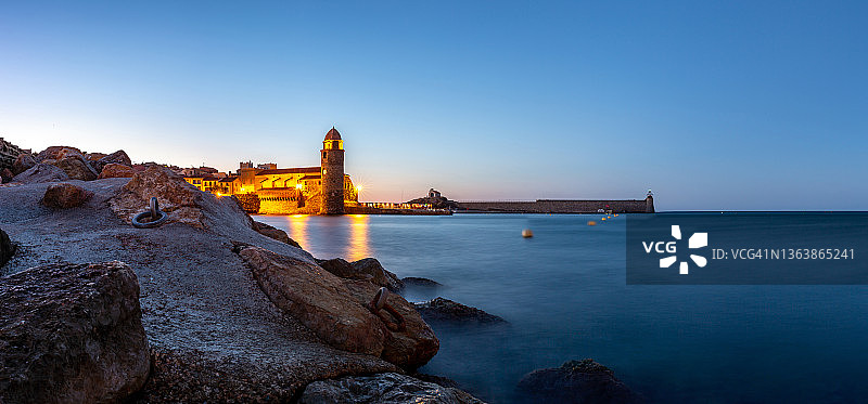 科利乌尔蓝色时分的海湾（朗格多克-鲁西荣，法国）图片素材