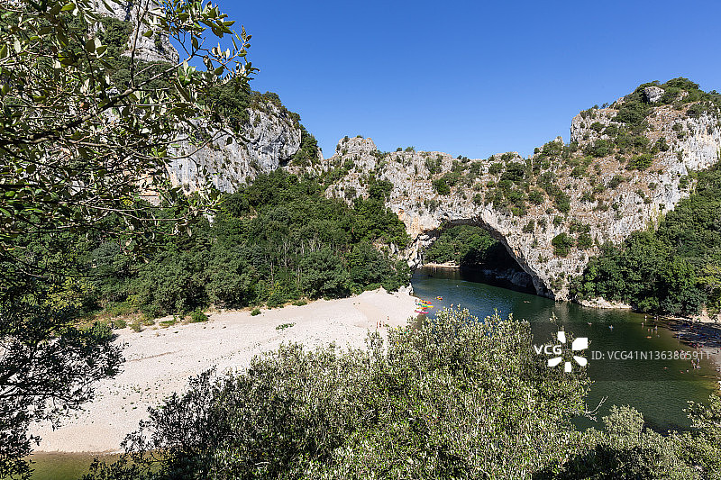 阿尔代什河和阿尔克桥（法国阿尔代什省）图片素材