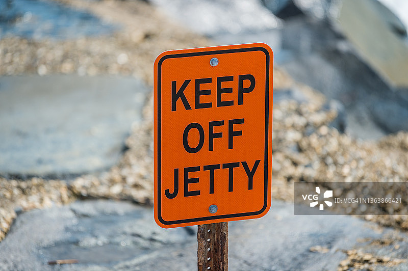 海滩码头禁止通行警告标志图片素材