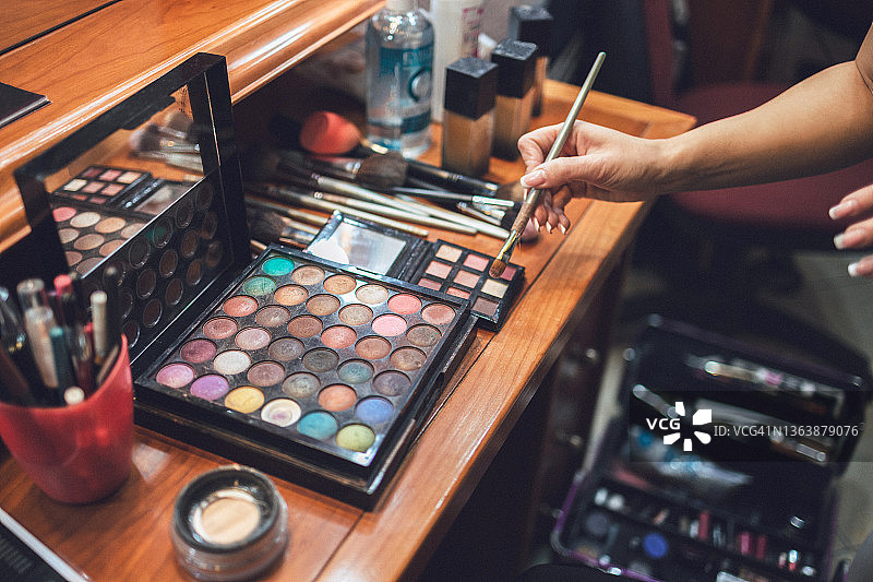 专业彩色化妆工具套装特写图片素材