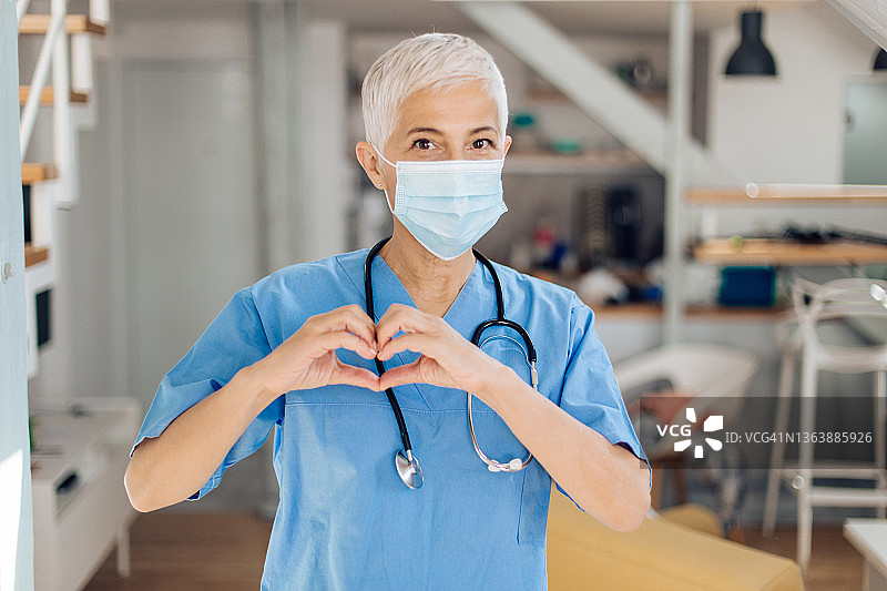 戴口罩的女医生图片素材