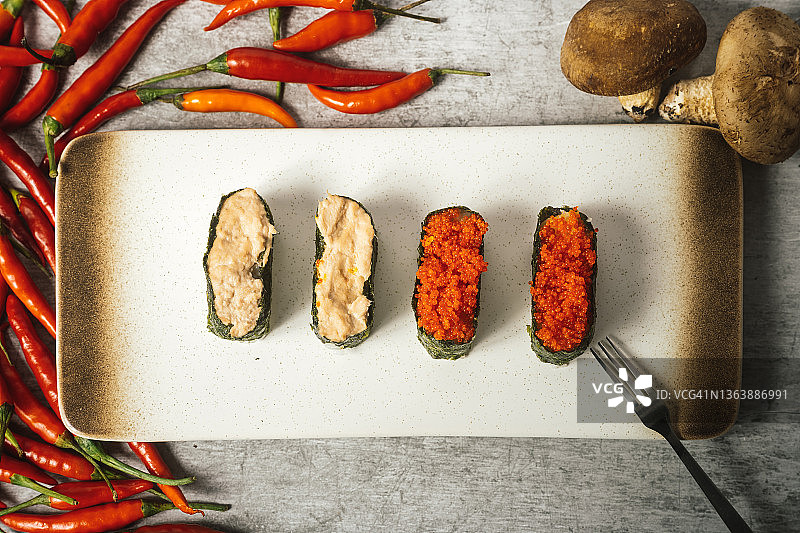 石板上的寿司图片素材