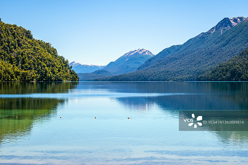 科连托索湖，安戈斯图拉镇，内乌肯，阿根廷巴塔哥尼亚图片素材