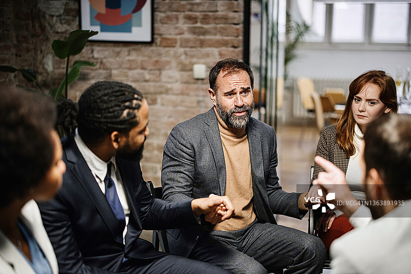 匿名戒酒互助小组治疗图片素材