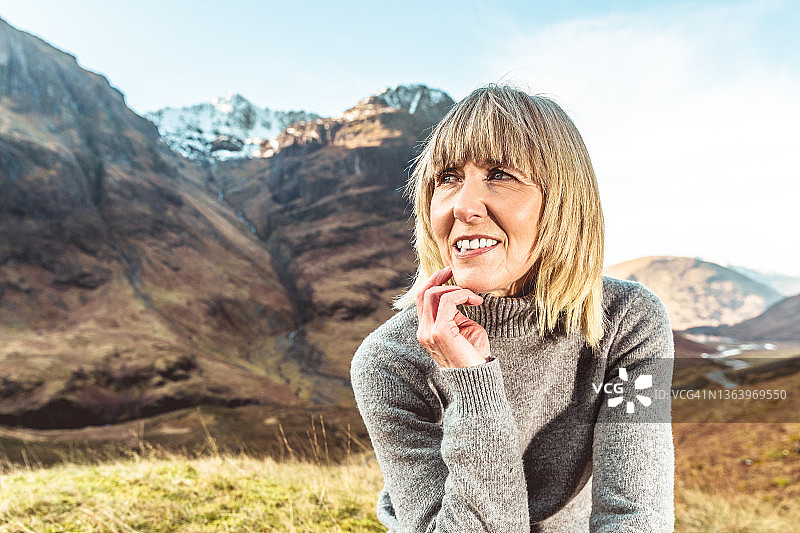 中年妇女在苏格兰格伦科放松身心图片素材