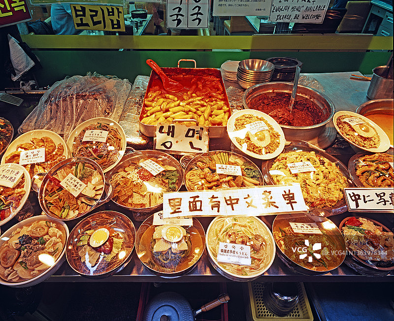首尔餐厅里的韩式美食图片素材