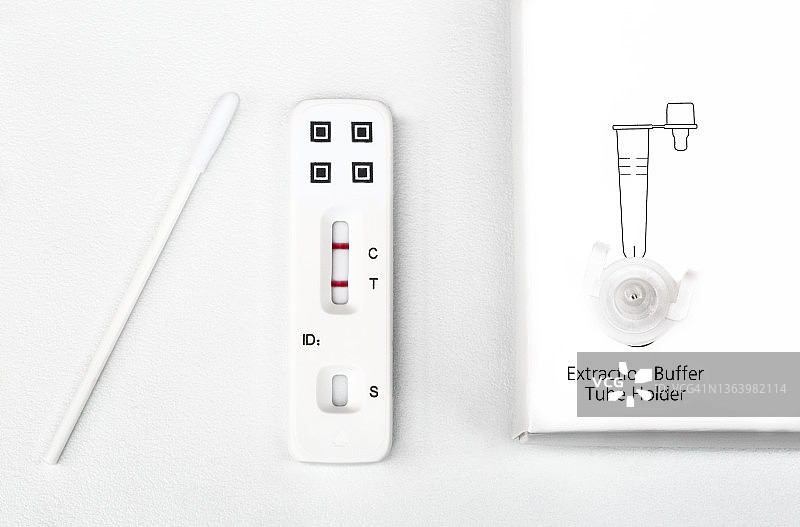 新冠病毒抗原快速检测试剂盒，检测结果呈阳性图片素材