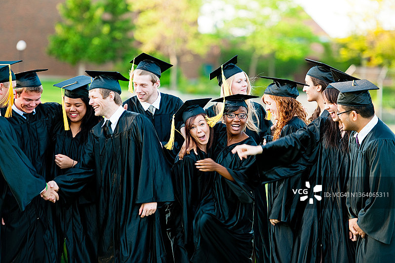 毕业那天很快乐图片素材