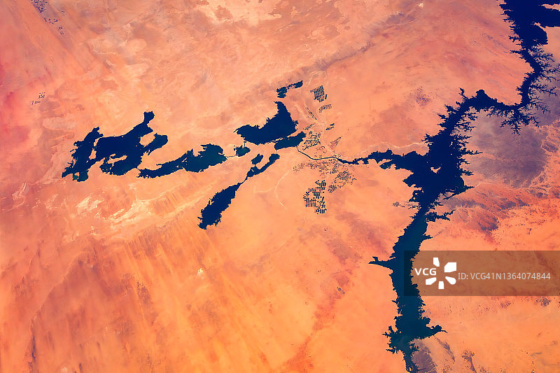 橙色地球地壳图片素材