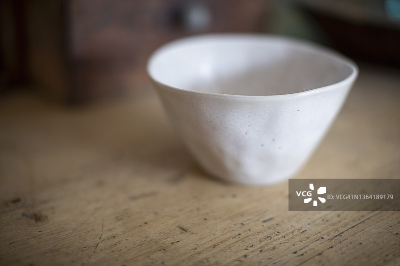 白色陶瓷碗特写图片素材
