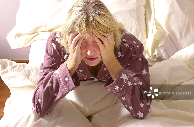 患有抑郁症的女人，清晨图片素材