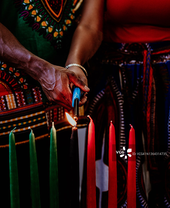 宽扎节庆祝活动：点燃基纳拉蜡烛，弘扬团结精神图片素材