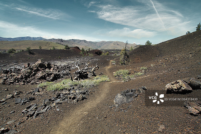徒步穿越熔岩地区图片素材