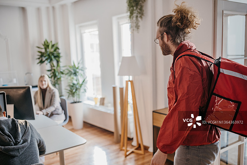 为上班族提供的外卖服务图片素材