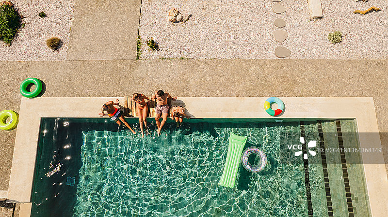 泳池边的夏日图片素材