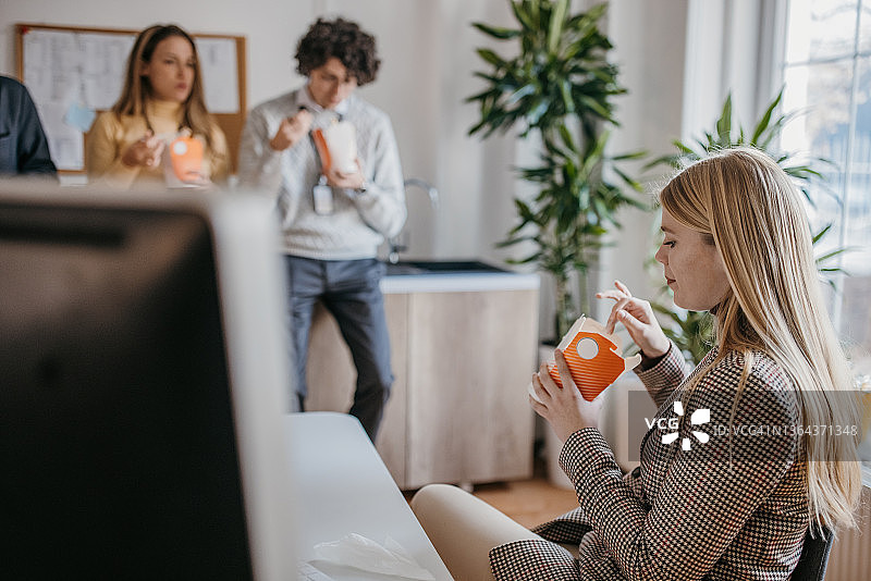 办公室午休时间图片素材