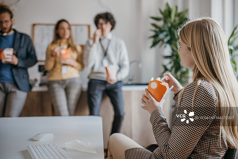 办公室午休时间图片素材