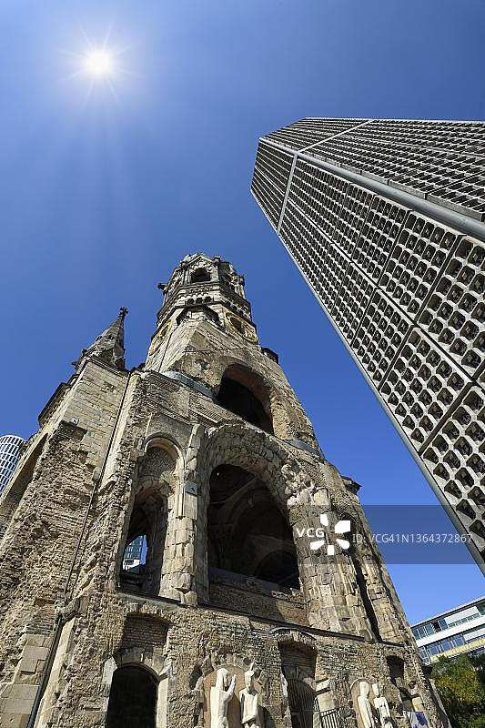 德国柏林夏洛滕堡区选帝侯大街的威廉皇帝纪念教堂图片素材