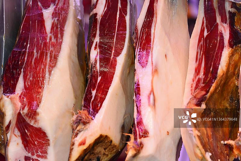 火腿，博克利亚市场，兰布拉大道，巴塞罗那，加泰罗尼亚，西班牙图片素材
