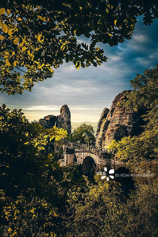 德国萨克森瑞士国家公园巴斯泰桥日出图片素材