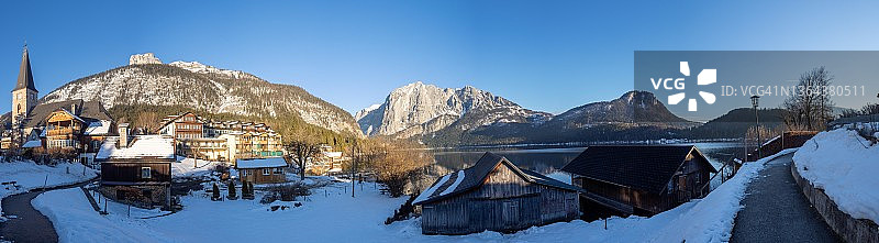 奥地利施蒂利亚州萨尔茨卡默古特地区的阿尔陶塞湖和阿尔陶塞，以及特里塞尔万德山和洛瑟峰图片素材