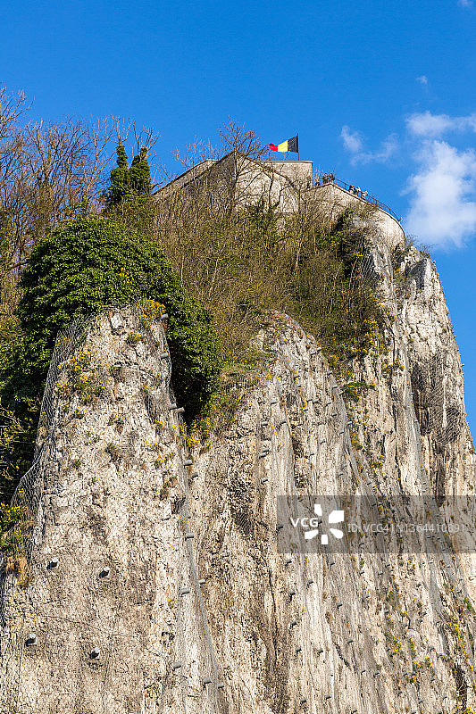迪南悬崖顶部的城堡图片素材
