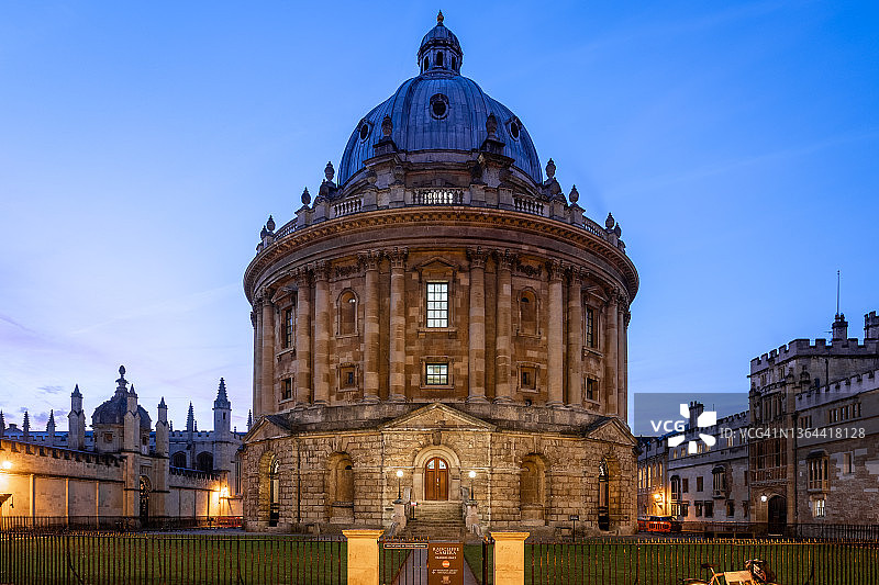 早晨，拉德克利夫图书馆，牛津大学，拉德克利夫广场，牛津，英格兰图片素材