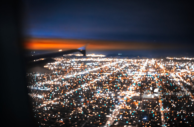 夜间机场跑道图片素材