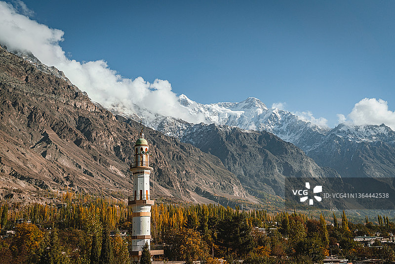 巴基斯坦北部雪山村庄的迷人景色图片素材