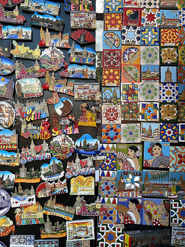 街头市场出售的冰箱磁铁，西班牙塞维利亚图片素材