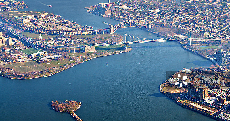 桥梁、河流、工业区、住宅区图片素材