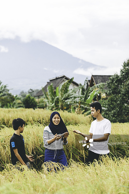 亚洲乡村青年图片素材