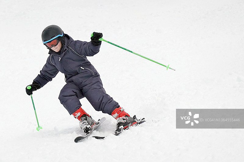 儿童滑雪图片素材