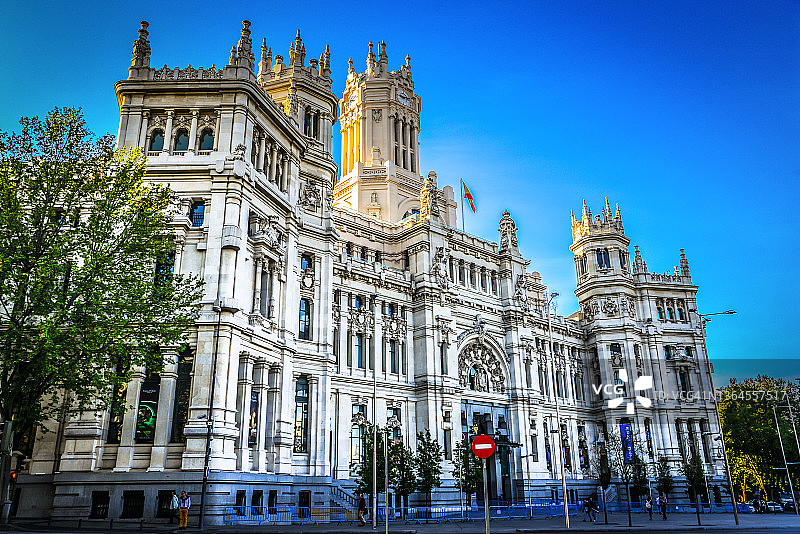 西班牙马德里西贝莱斯广场通讯宫图片素材