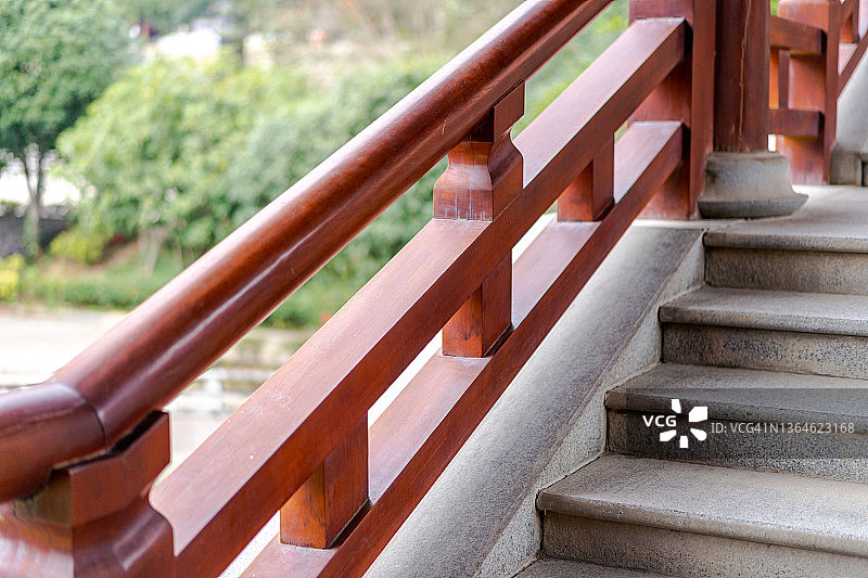 中国传统木质建筑的走廊与楼梯图片素材