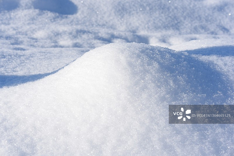一堆闪闪发光的白雪图片素材