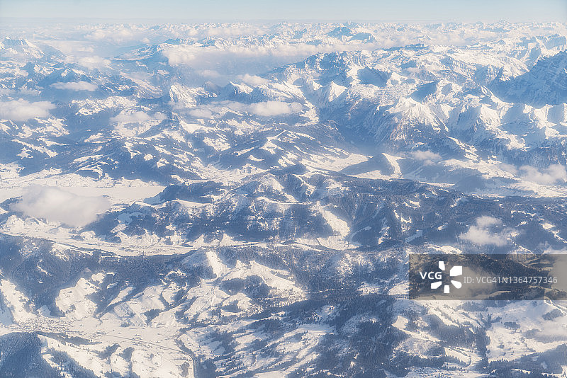 冬季瑞士阿尔卑斯山鸟瞰图片素材