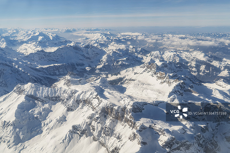冬季瑞士阿尔卑斯山鸟瞰图片素材