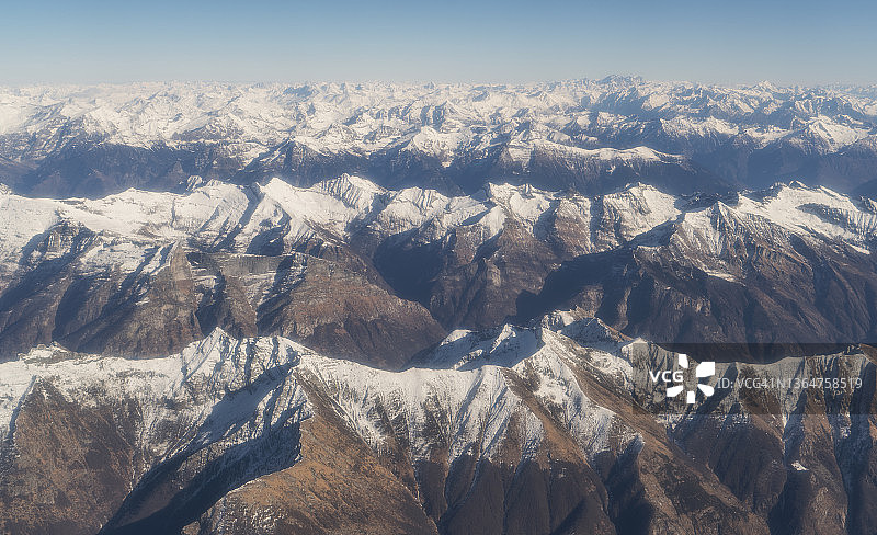 冬季瑞士阿尔卑斯山鸟瞰图片素材