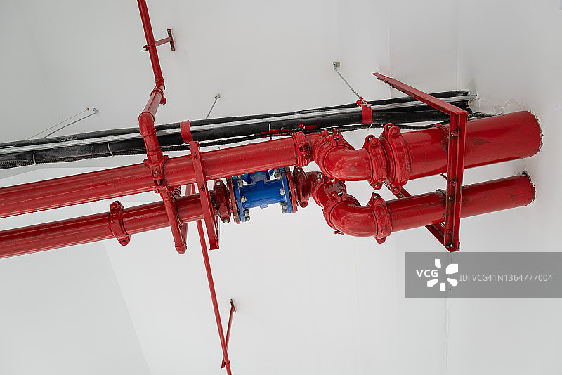 天花板上的消防水带图片素材